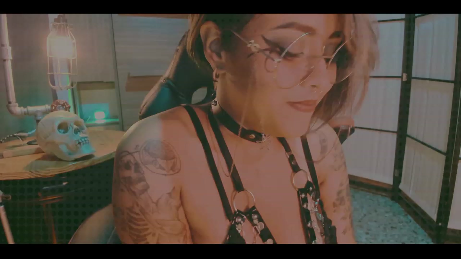Gallery image thumbnail from AbraxxysRadio's myfreecams stream on, 10/25/2023, 24:34 image 2 of 20