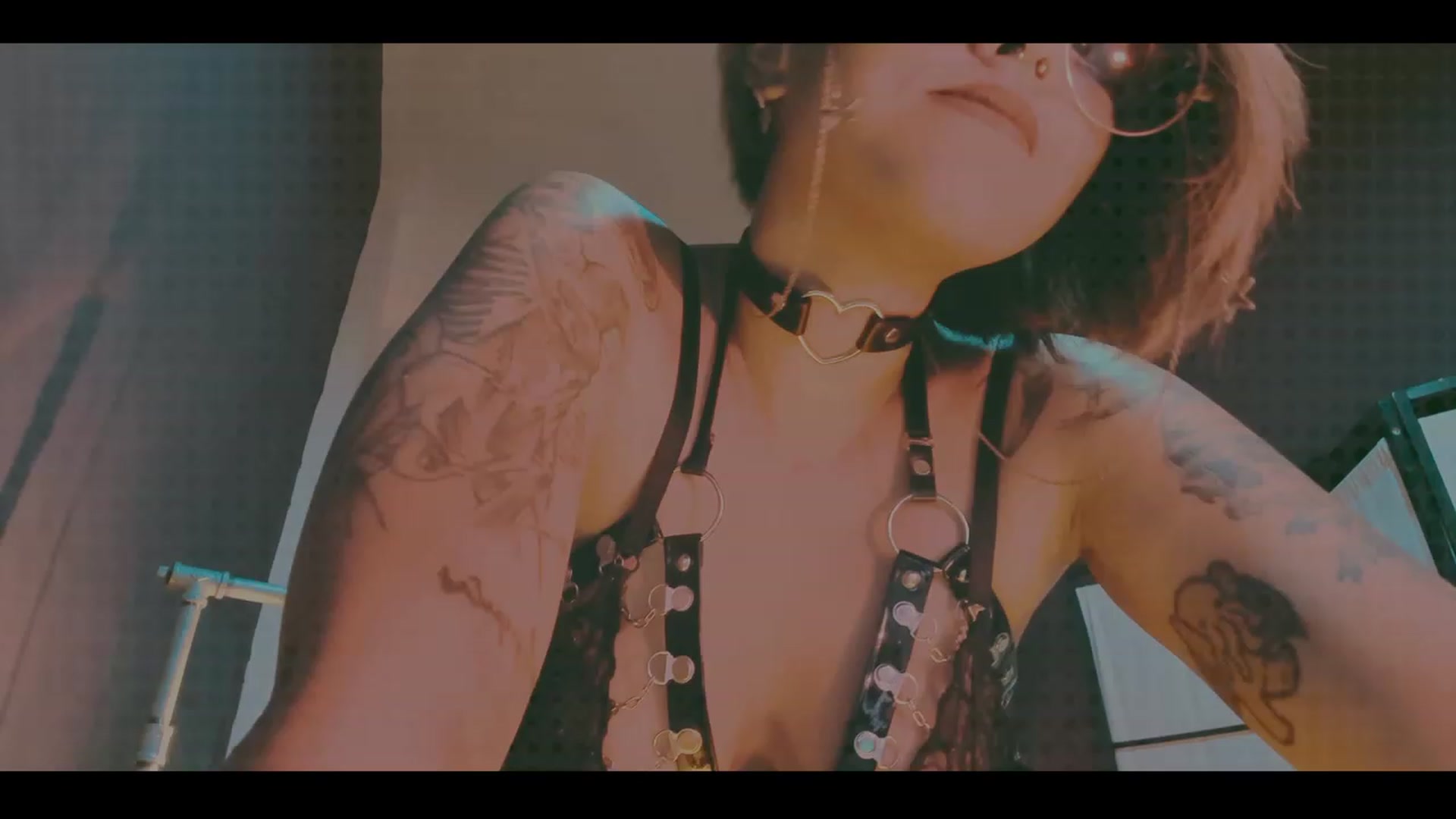 Gallery image thumbnail from AbraxxysRadio's myfreecams stream on, 10/25/2023, 24:34 image 18 of 20