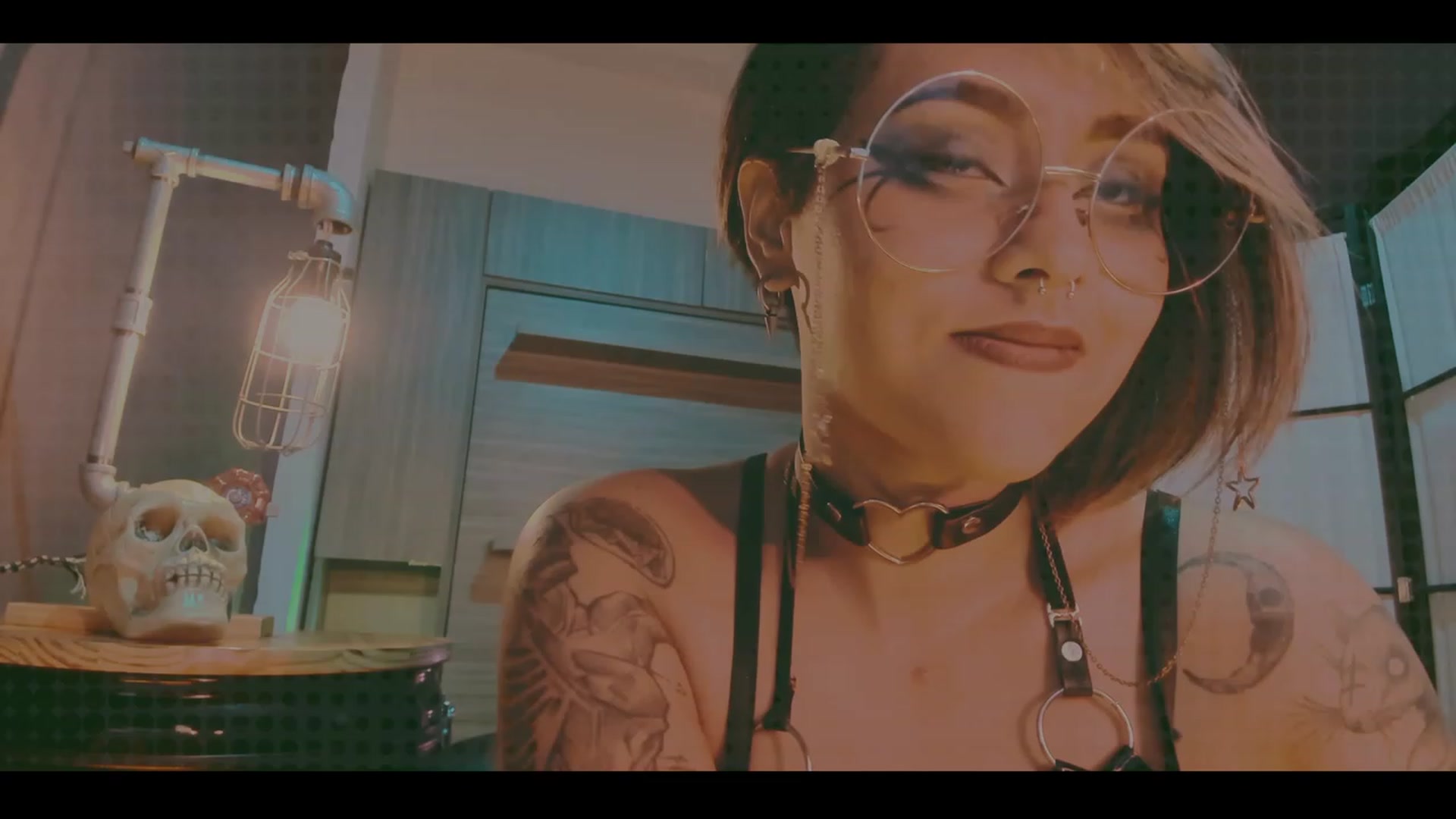 Gallery image thumbnail from AbraxxysRadio's myfreecams stream on, 10/25/2023, 02:32 image 18 of 20