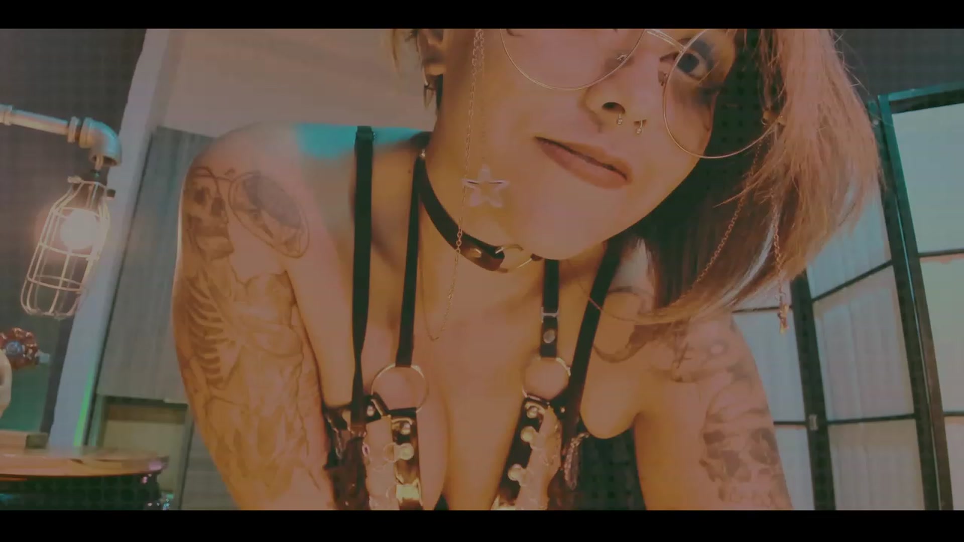 Gallery image thumbnail from AbraxxysRadio's myfreecams stream on, 10/25/2023, 02:32 image 6 of 20