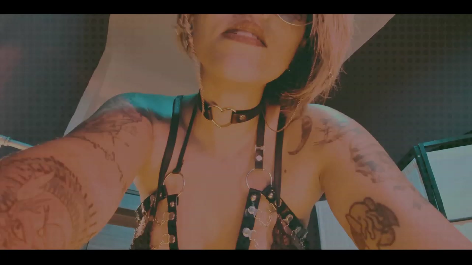 Gallery image thumbnail from AbraxxysRadio's myfreecams stream on, 10/25/2023, 02:32 image 9 of 20