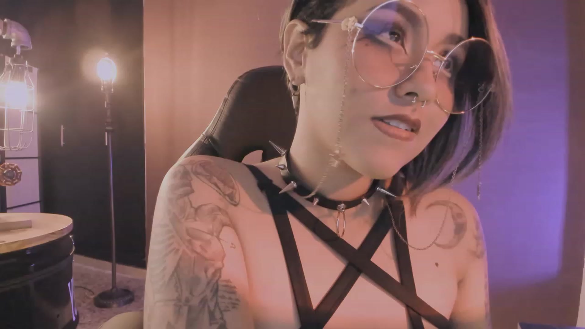 Gallery image thumbnail from AbraxxysRadio's myfreecams stream on, 10/26/2023, 24:03 image 19 of 20