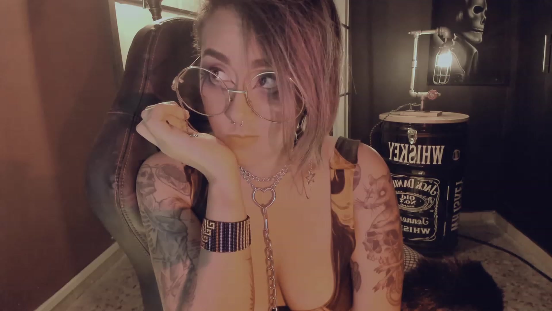 Gallery image thumbnail from AbraxxysRadio's myfreecams stream on, 10/26/2023, 23:38 image 3 of 20