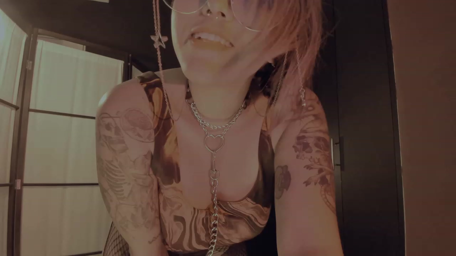 Gallery image thumbnail from AbraxxysRadio's myfreecams stream on, 10/27/2023, 01:10 image 10 of 20