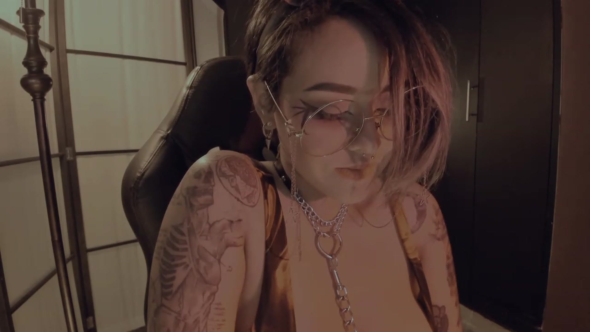 Gallery image thumbnail from AbraxxysRadio's myfreecams stream on, 10/27/2023, 01:10 image 19 of 20