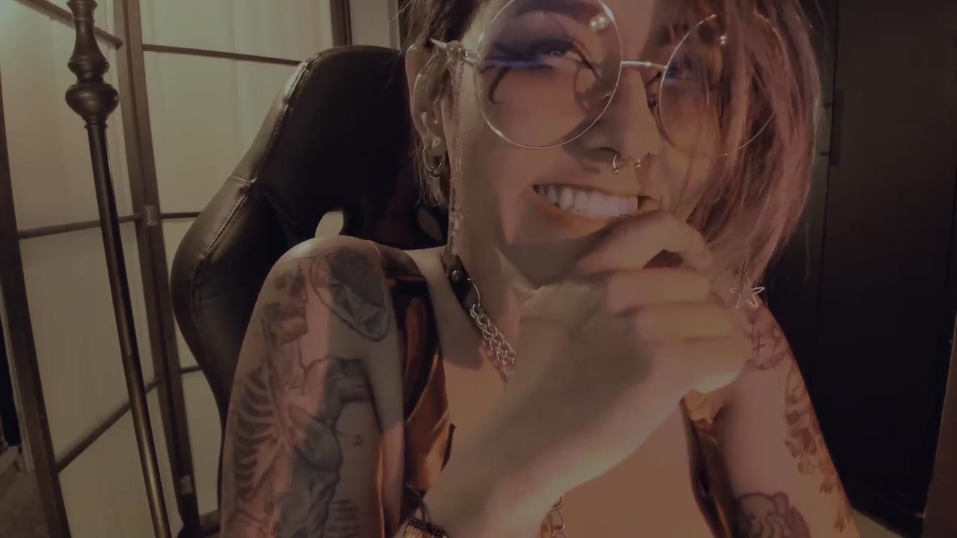 Gallery image thumbnail from AbraxxysRadio's myfreecams stream on, 10/27/2023, 01:10 image 20 of 20