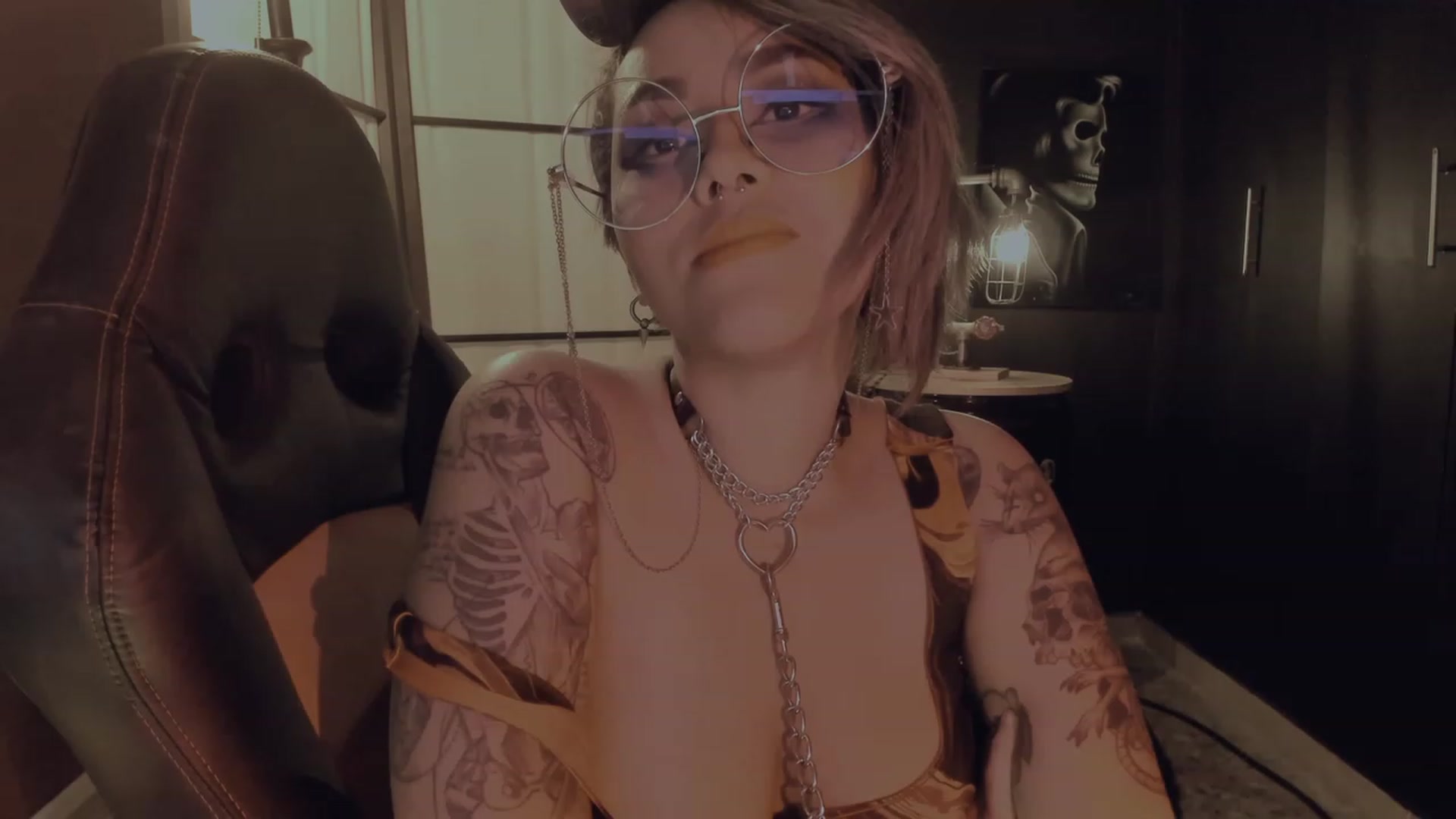Gallery image thumbnail from AbraxxysRadio's myfreecams stream on, 10/27/2023, 01:10 image 2 of 20