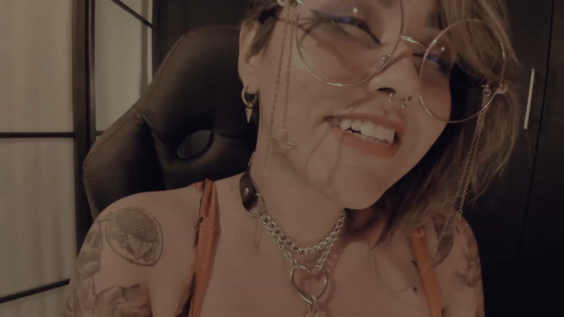Gallery image thumbnail from AbraxxysRadio's myfreecams stream on, 10/27/2023, 02:17 image 12 of 20