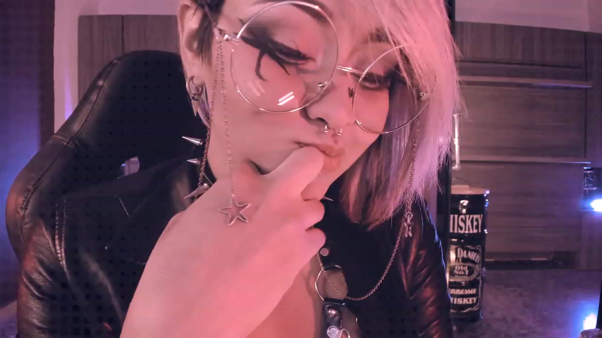 Gallery image thumbnail from AbraxxysRadio's myfreecams stream on, 11/05/2023, 20:12 image 11 of 20