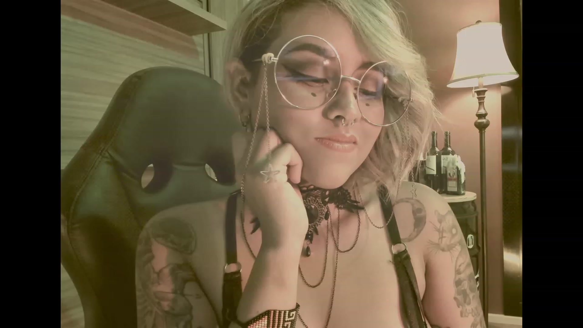 Gallery image thumbnail from AbraxxysRadio's myfreecams stream on, 11/15/2023, 24:24 image 16 of 20