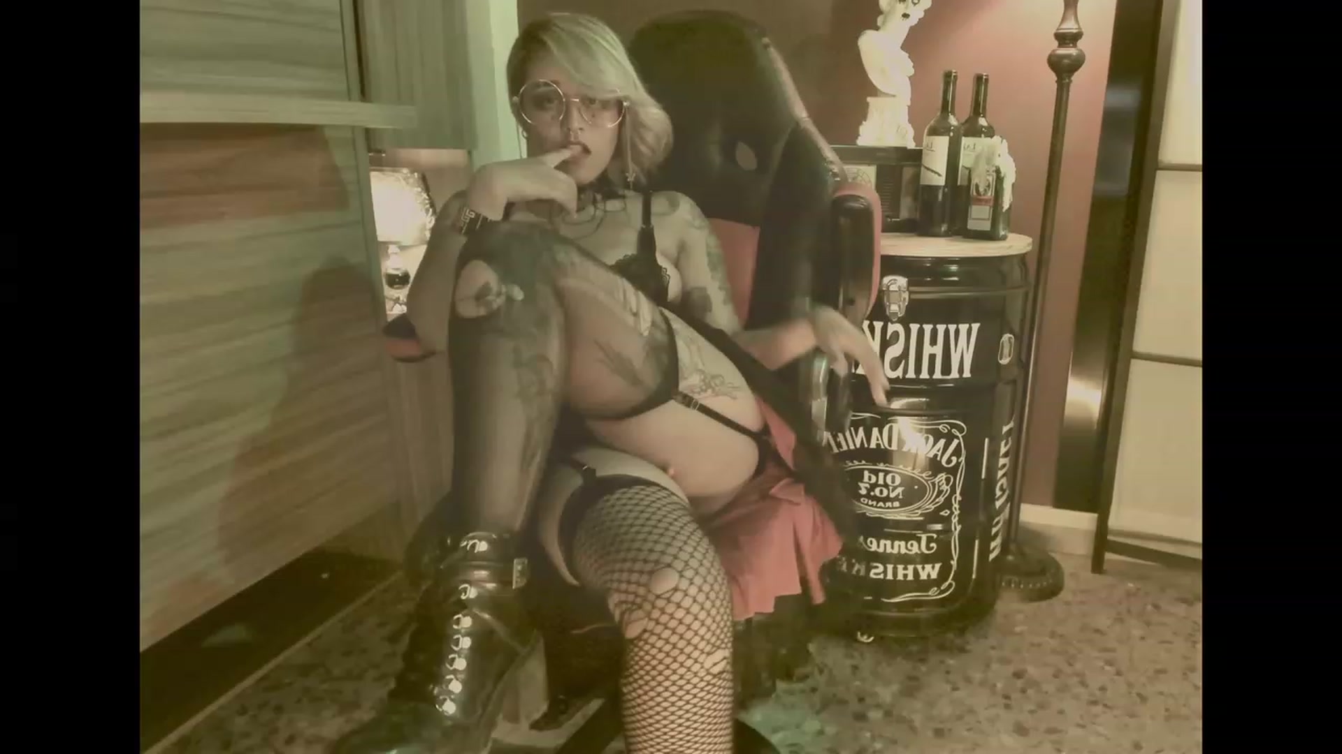 Gallery image thumbnail from AbraxxysRadio's myfreecams stream on, 11/15/2023, 02:19 image 6 of 20
