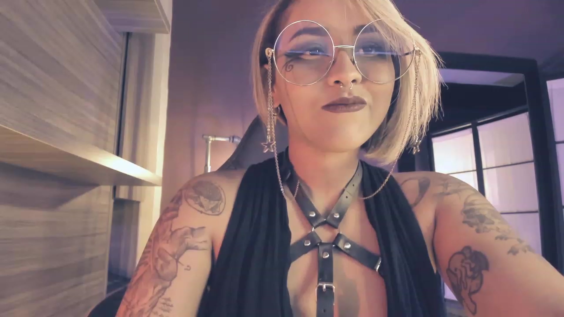 Gallery image thumbnail from AbraxxysRadio's myfreecams stream on, 11/16/2023, 24:01 image 16 of 20