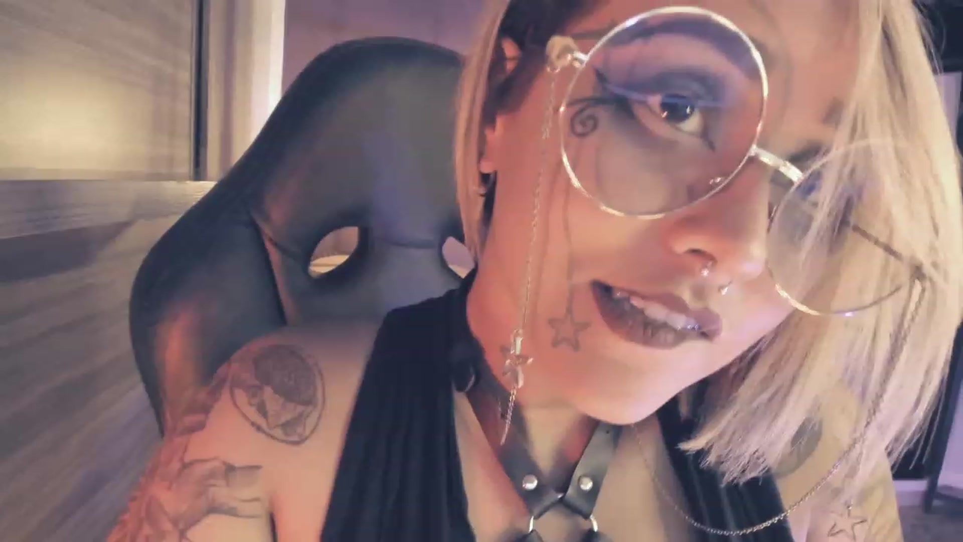 Gallery image thumbnail from AbraxxysRadio's myfreecams stream on, 11/16/2023, 24:01 image 12 of 20