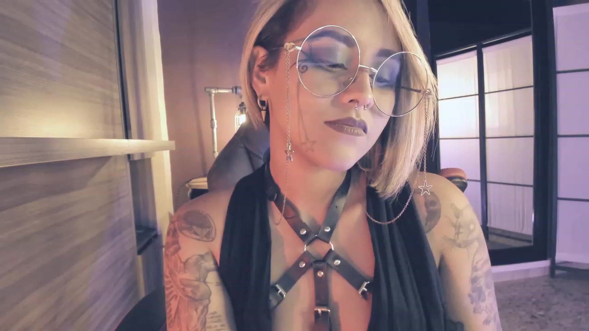 Gallery image thumbnail from AbraxxysRadio's myfreecams stream on, 11/16/2023, 02:41 image 2 of 20