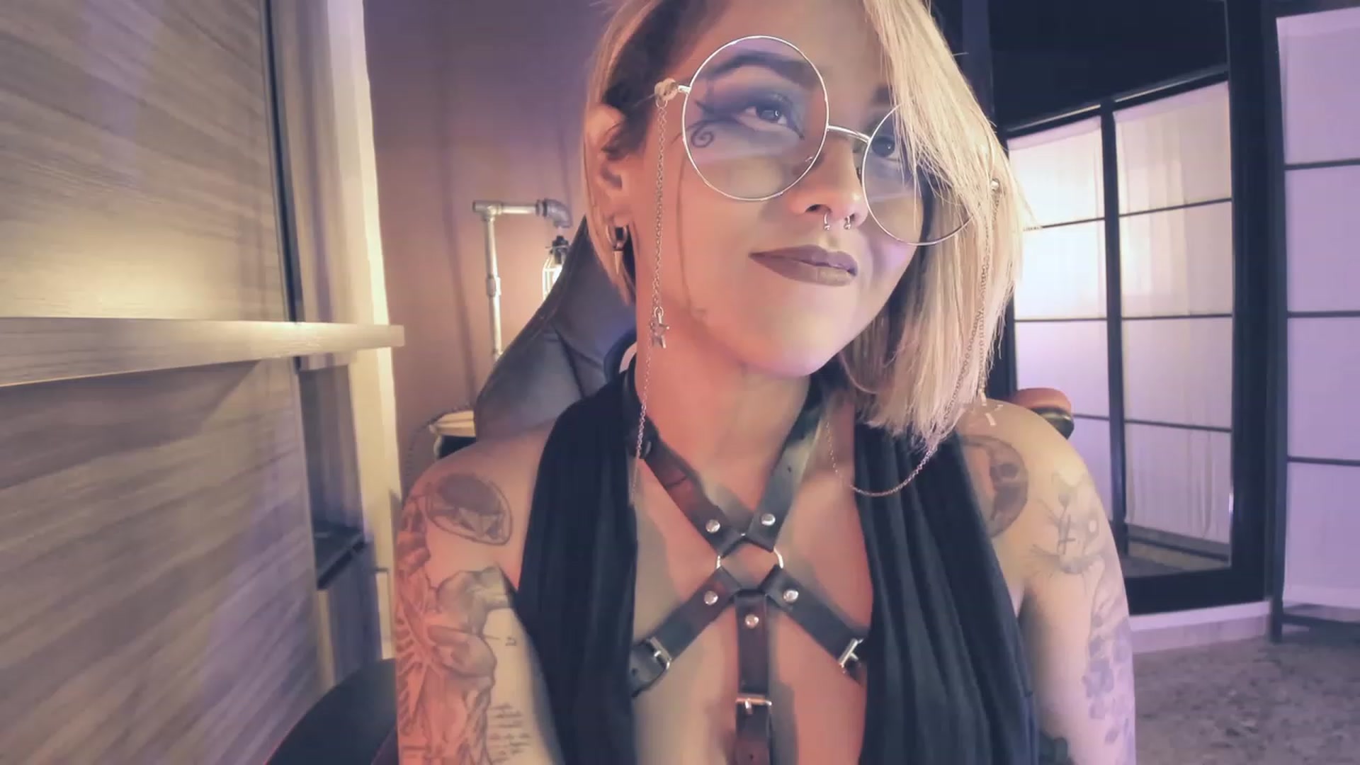 Gallery image thumbnail from AbraxxysRadio's myfreecams stream on, 11/16/2023, 02:41 image 3 of 20