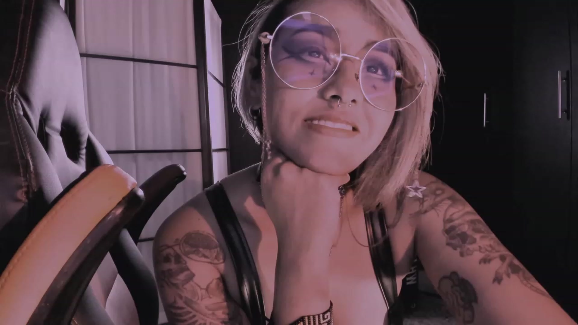 Gallery image thumbnail from AbraxxysRadio's myfreecams stream on, 11/17/2023, 24:00 image 8 of 20