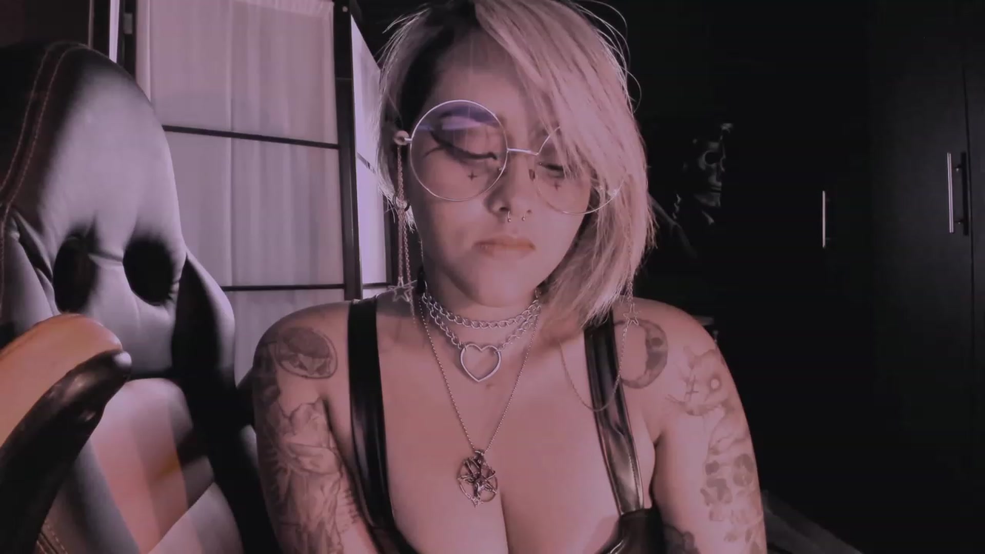 Gallery image thumbnail from AbraxxysRadio's myfreecams stream on, 11/17/2023, 24:00 image 2 of 20