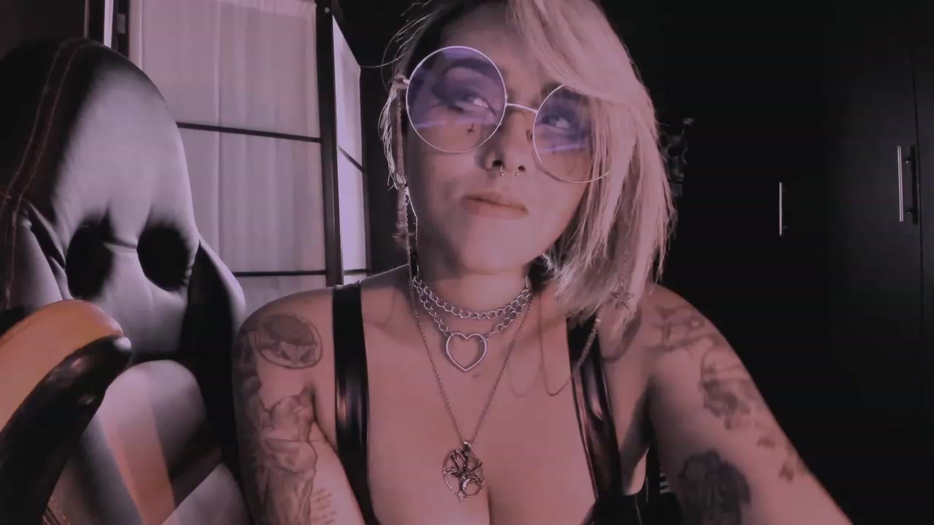 Gallery image thumbnail from AbraxxysRadio's myfreecams stream on, 11/17/2023, 24:00 image 4 of 20