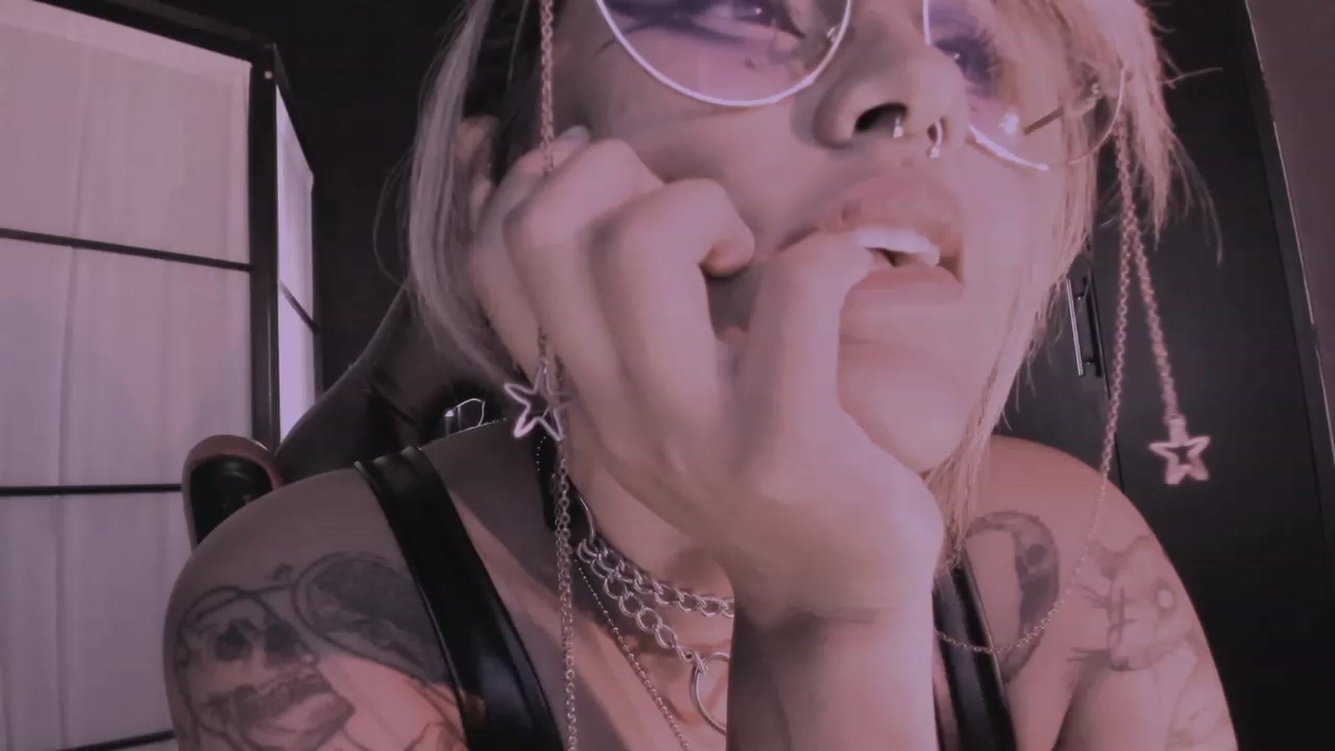 Gallery image thumbnail from AbraxxysRadio's myfreecams stream on, 11/17/2023, 02:19 image 17 of 20