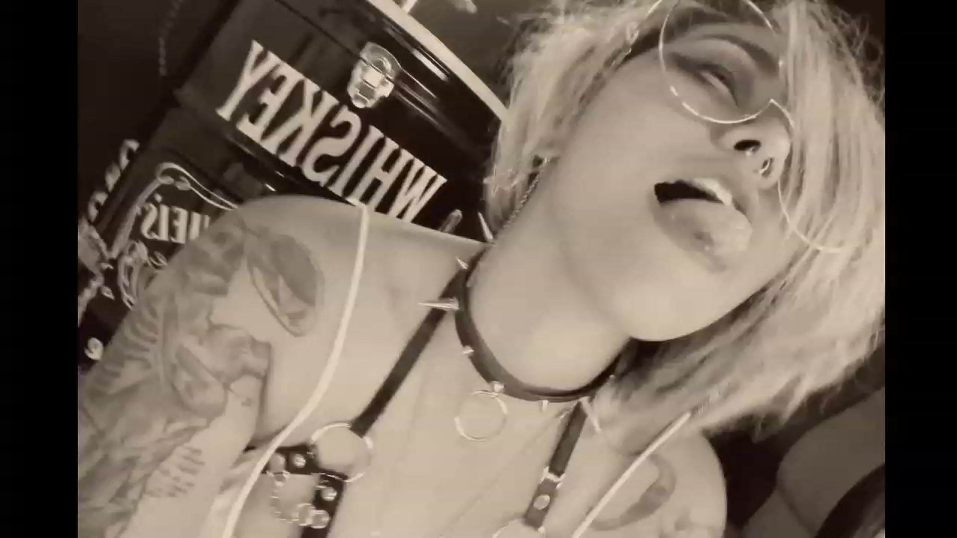 Gallery image thumbnail from AbraxxysRadio's myfreecams stream on, 11/19/2023, 19:32 image 18 of 20