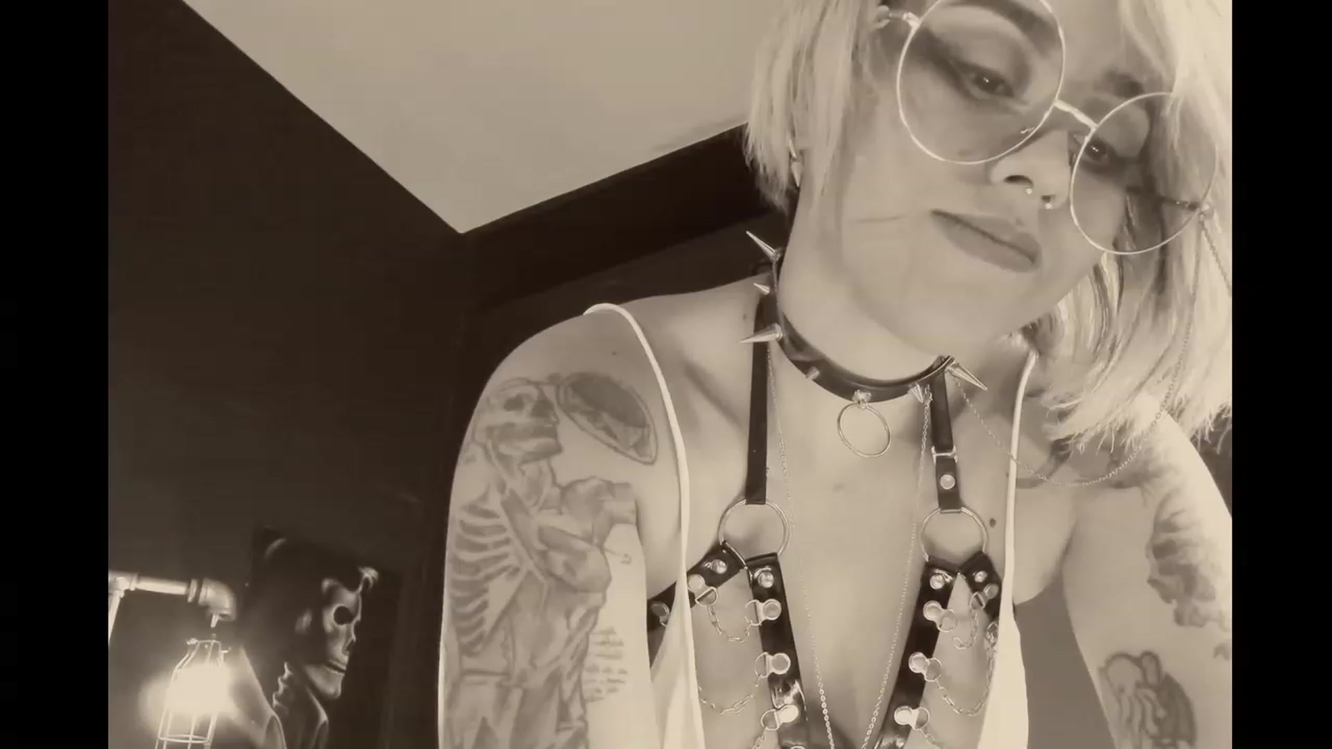 Gallery image thumbnail from AbraxxysRadio's myfreecams stream on, 11/19/2023, 19:32 image 20 of 20