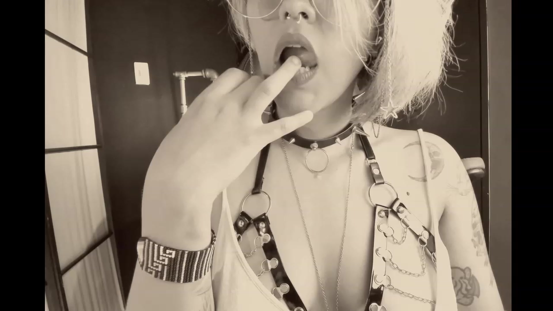 Gallery image thumbnail from AbraxxysRadio's myfreecams stream on, 11/19/2023, 19:32 image 1 of 20