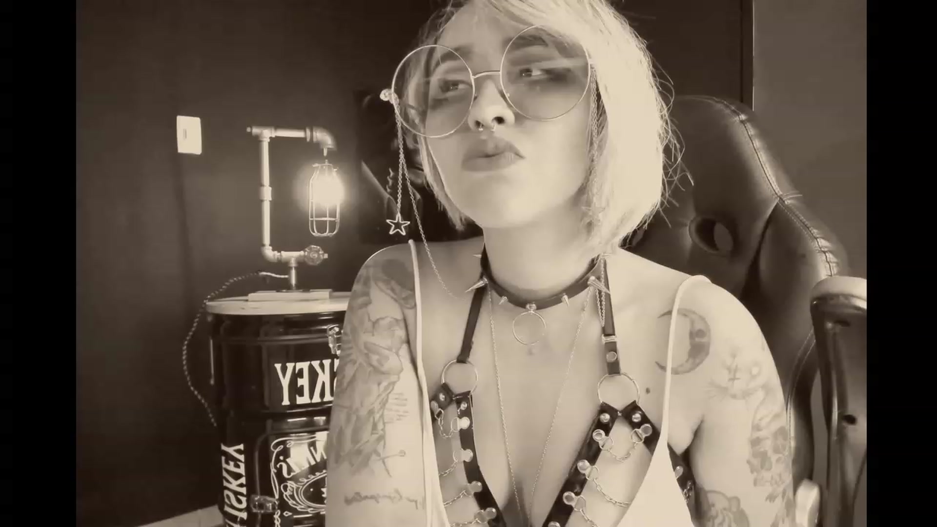 Gallery image thumbnail from AbraxxysRadio's myfreecams stream on, 11/19/2023, 22:00 image 4 of 20
