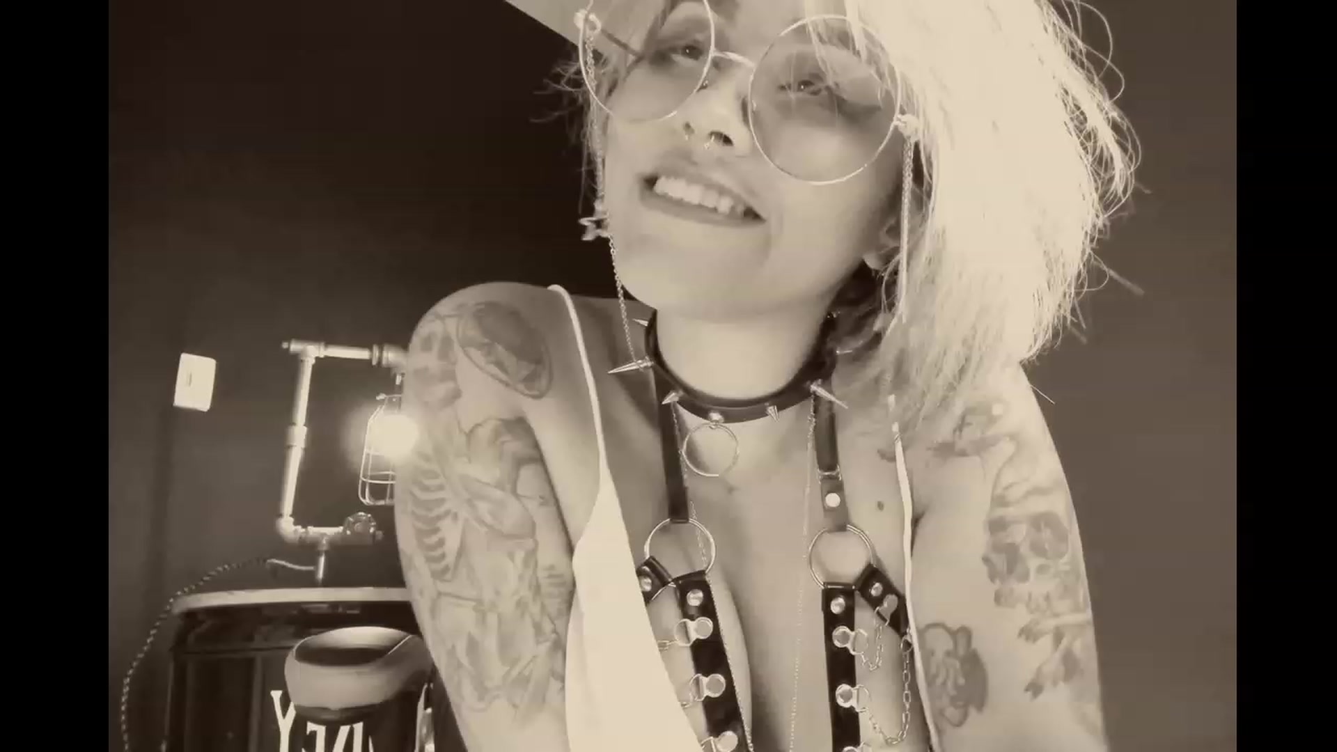 Gallery image thumbnail from AbraxxysRadio's myfreecams stream on, 11/19/2023, 22:00 image 10 of 20