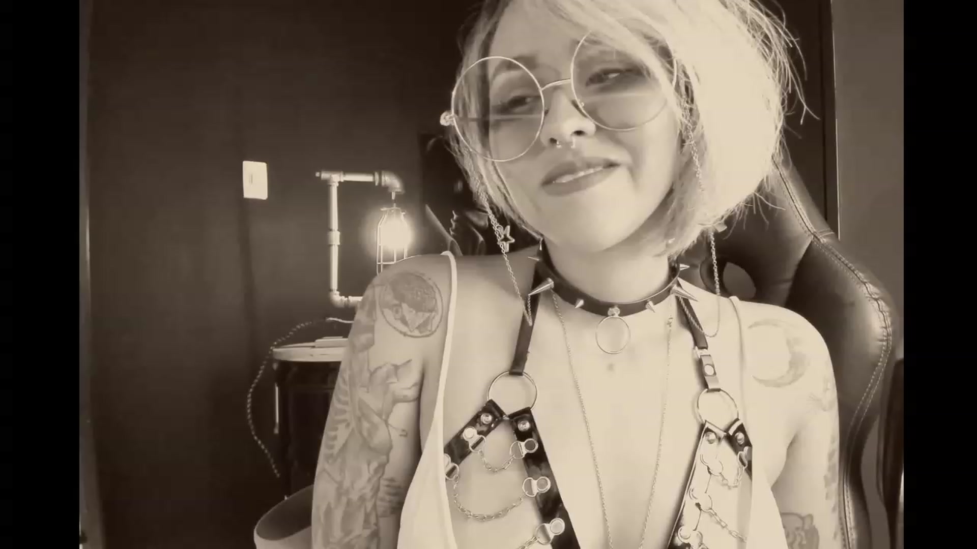 Gallery image thumbnail from AbraxxysRadio's myfreecams stream on, 11/19/2023, 22:00 image 1 of 20
