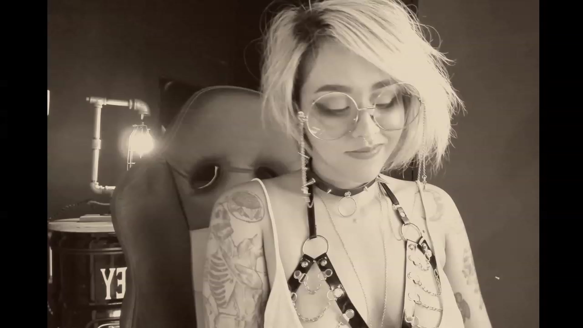 Gallery image thumbnail from AbraxxysRadio's myfreecams stream on, 11/19/2023, 22:00 image 11 of 20