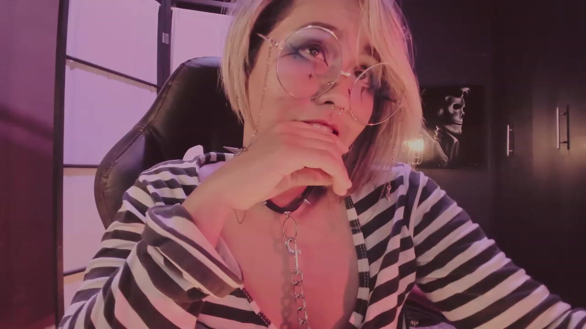 Gallery image thumbnail from AbraxxysRadio's myfreecams stream on, 11/26/2023, 20:19 image 7 of 20