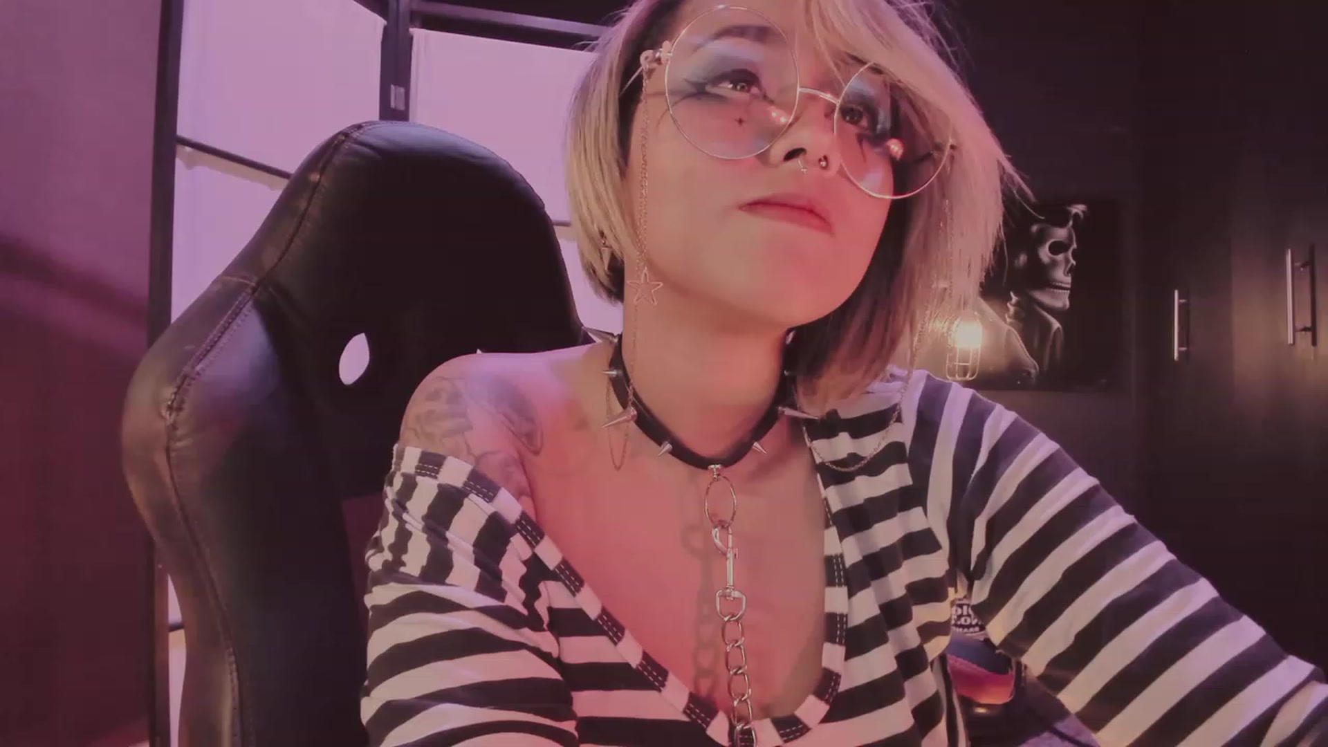 Gallery image thumbnail from AbraxxysRadio's myfreecams stream on, 11/26/2023, 20:19 image 10 of 20