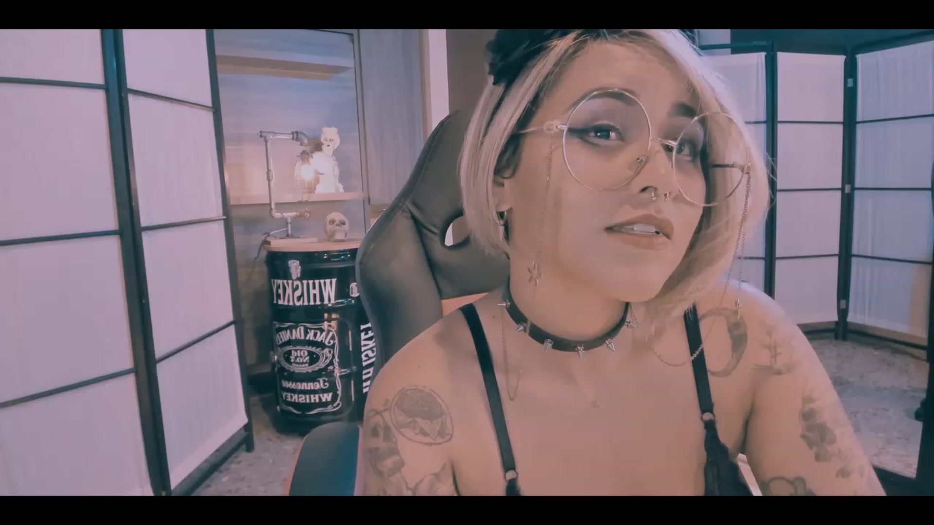 Gallery image thumbnail from AbraxxysRadio's myfreecams stream on, 11/28/2023, 23:37 image 7 of 20