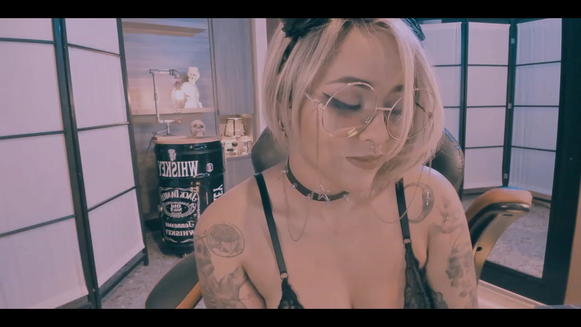 Gallery image thumbnail from AbraxxysRadio's myfreecams stream on, 11/28/2023, 23:37 image 11 of 20