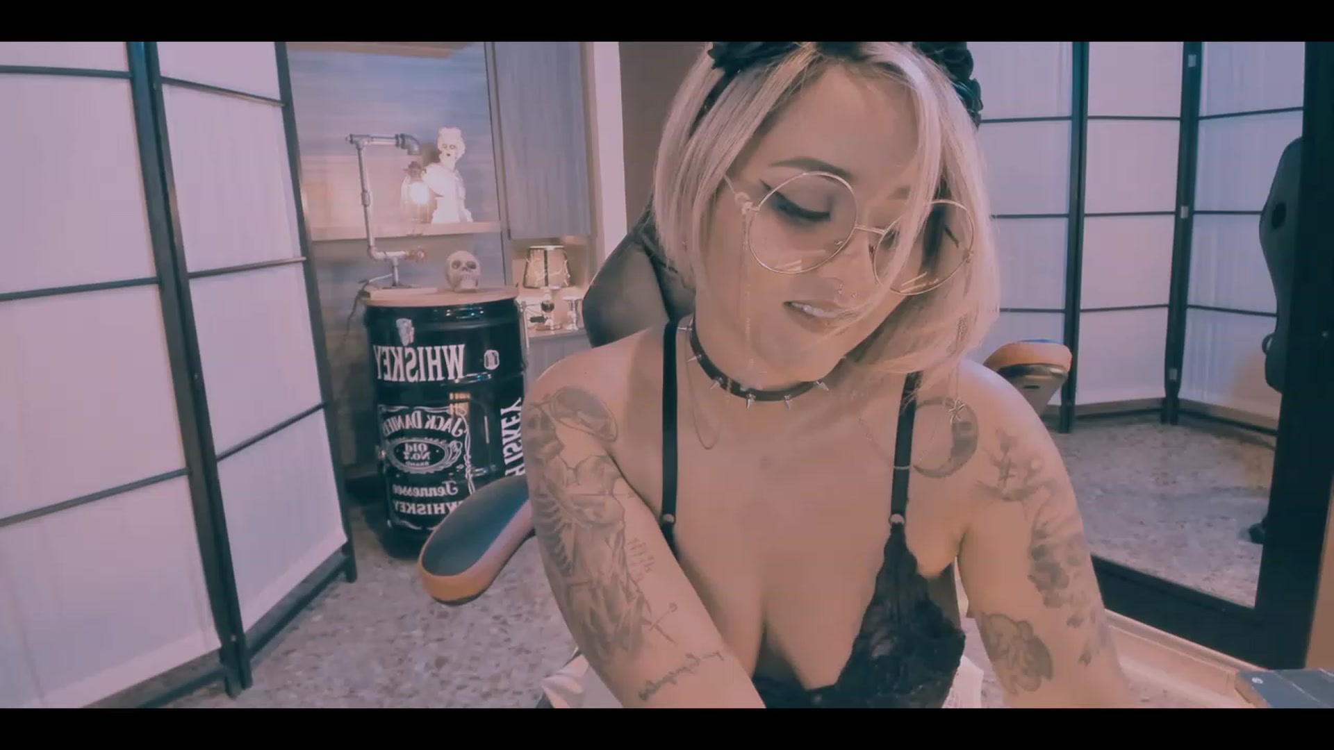 Gallery image thumbnail from AbraxxysRadio's myfreecams stream on, 11/28/2023, 23:37 image 14 of 20