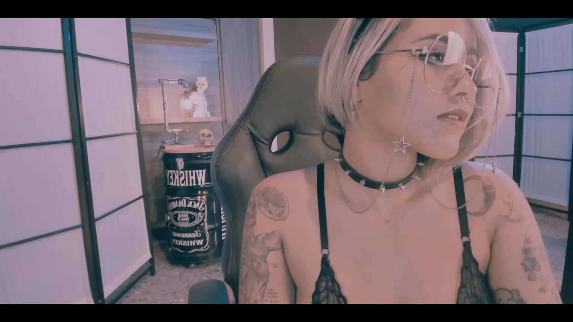Gallery image thumbnail from AbraxxysRadio's myfreecams stream on, 11/28/2023, 23:37 image 8 of 20