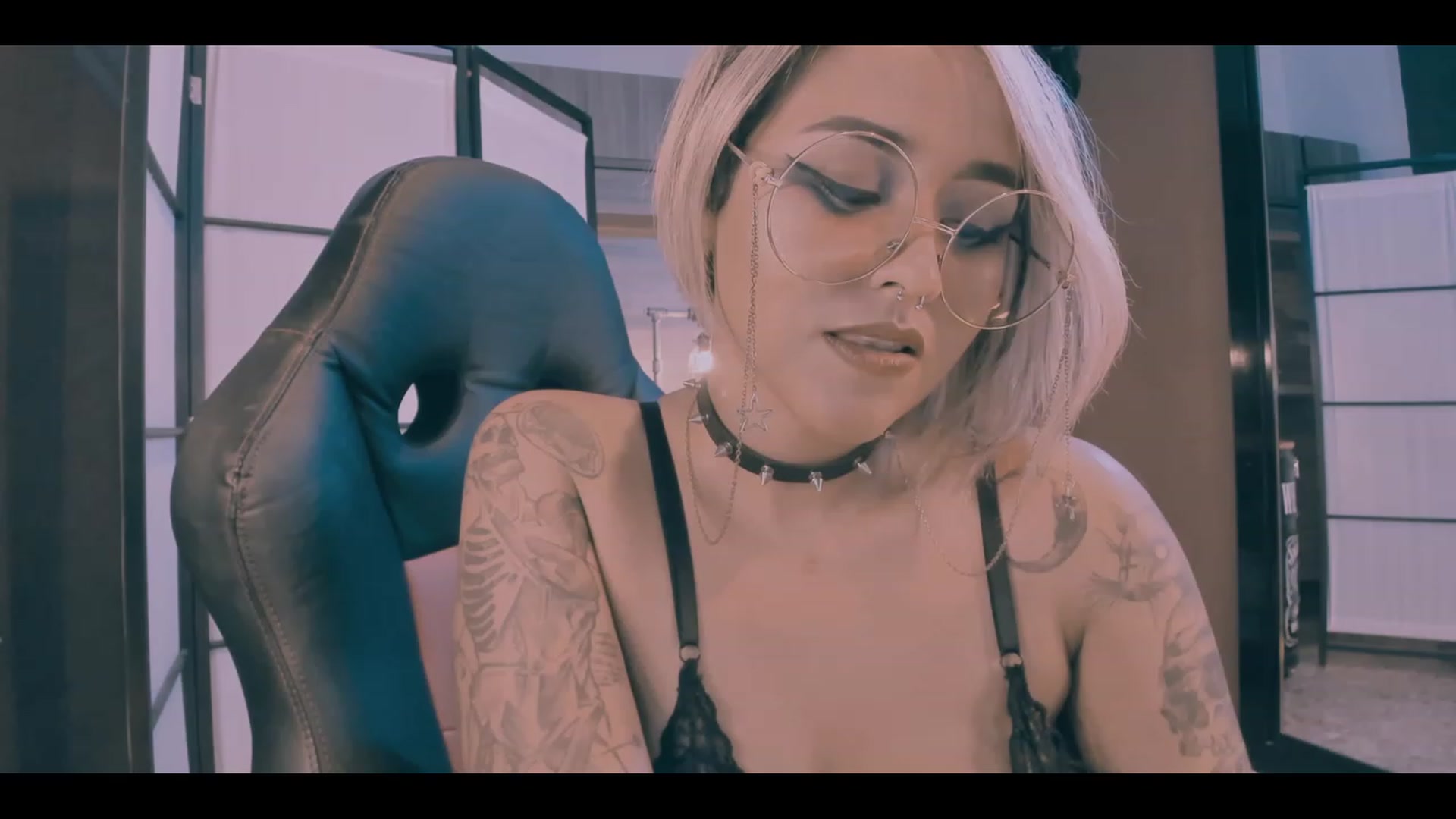 Gallery image thumbnail from AbraxxysRadio's myfreecams stream on, 11/29/2023, 01:38 image 12 of 20