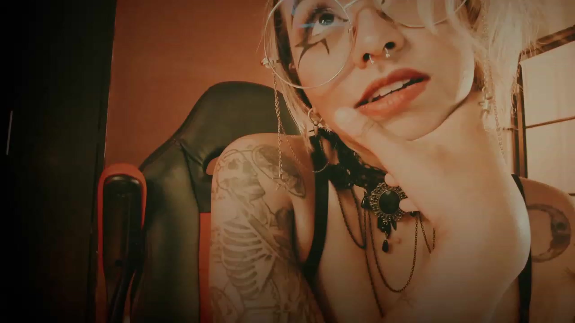 Gallery image thumbnail from AbraxxysRadio's myfreecams stream on, 12/03/2023, 18:04 image 12 of 20