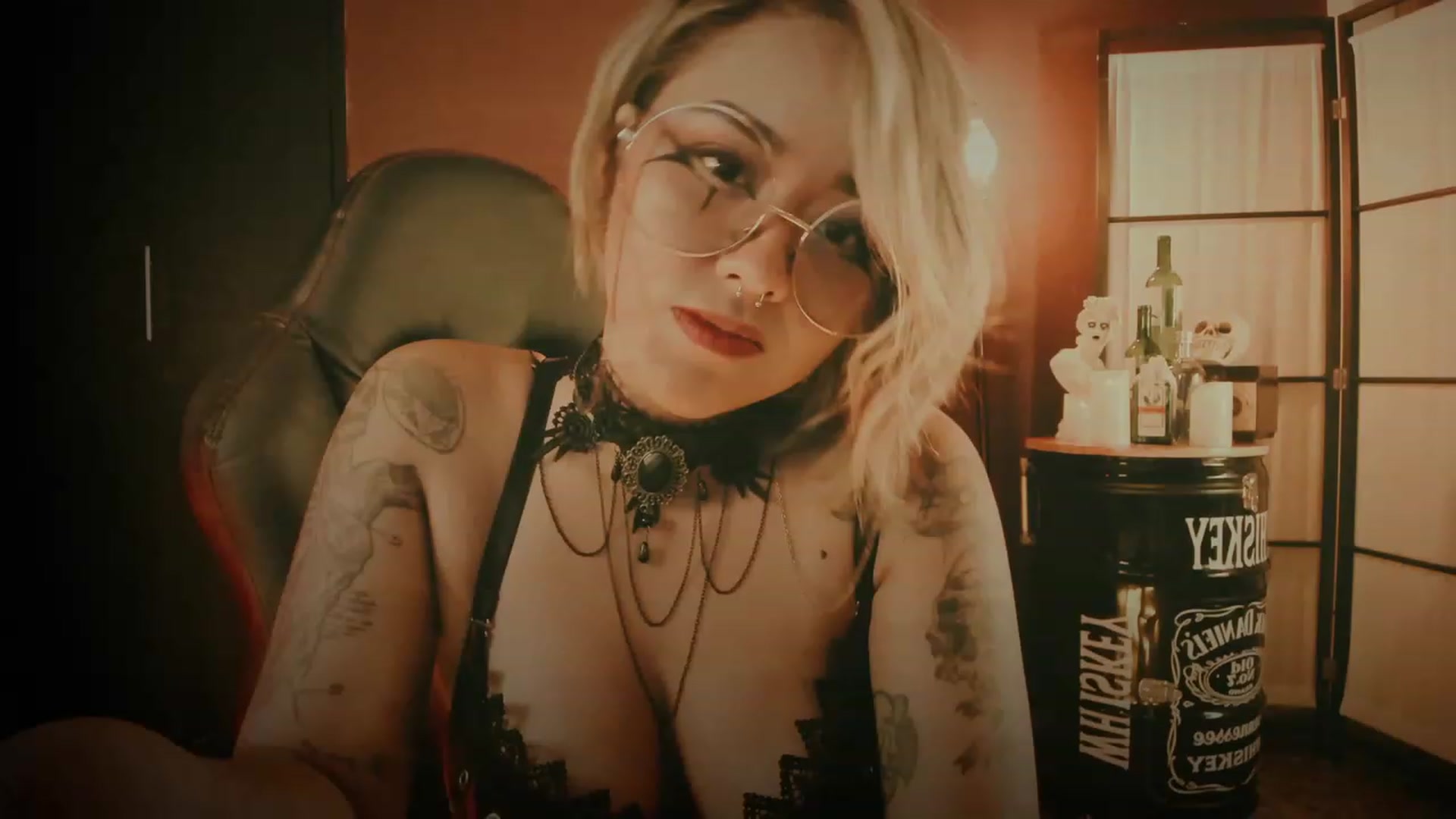 Gallery image thumbnail from AbraxxysRadio's myfreecams stream on, 12/03/2023, 19:45 image 18 of 20