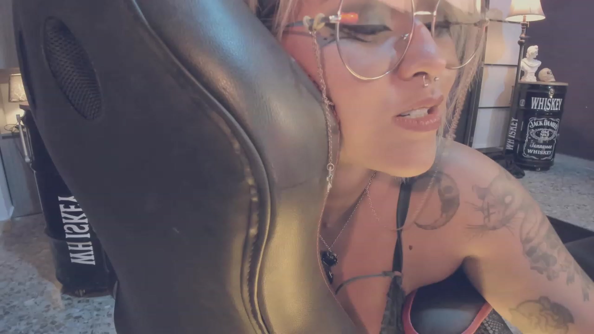 Gallery image thumbnail from AbraxxysRadio's myfreecams stream on, 12/06/2023, 24:01 image 18 of 20