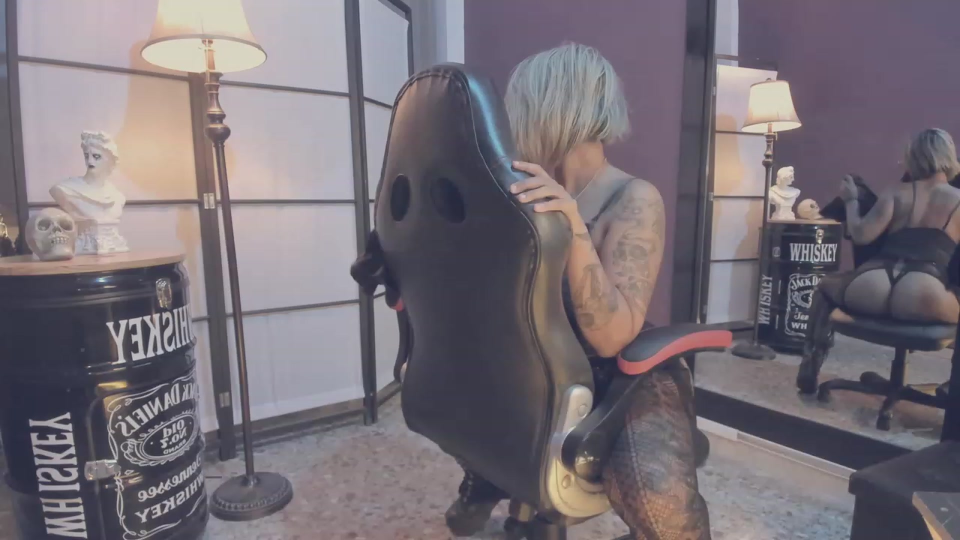 Gallery image thumbnail from AbraxxysRadio's myfreecams stream on, 12/06/2023, 24:01 image 16 of 20