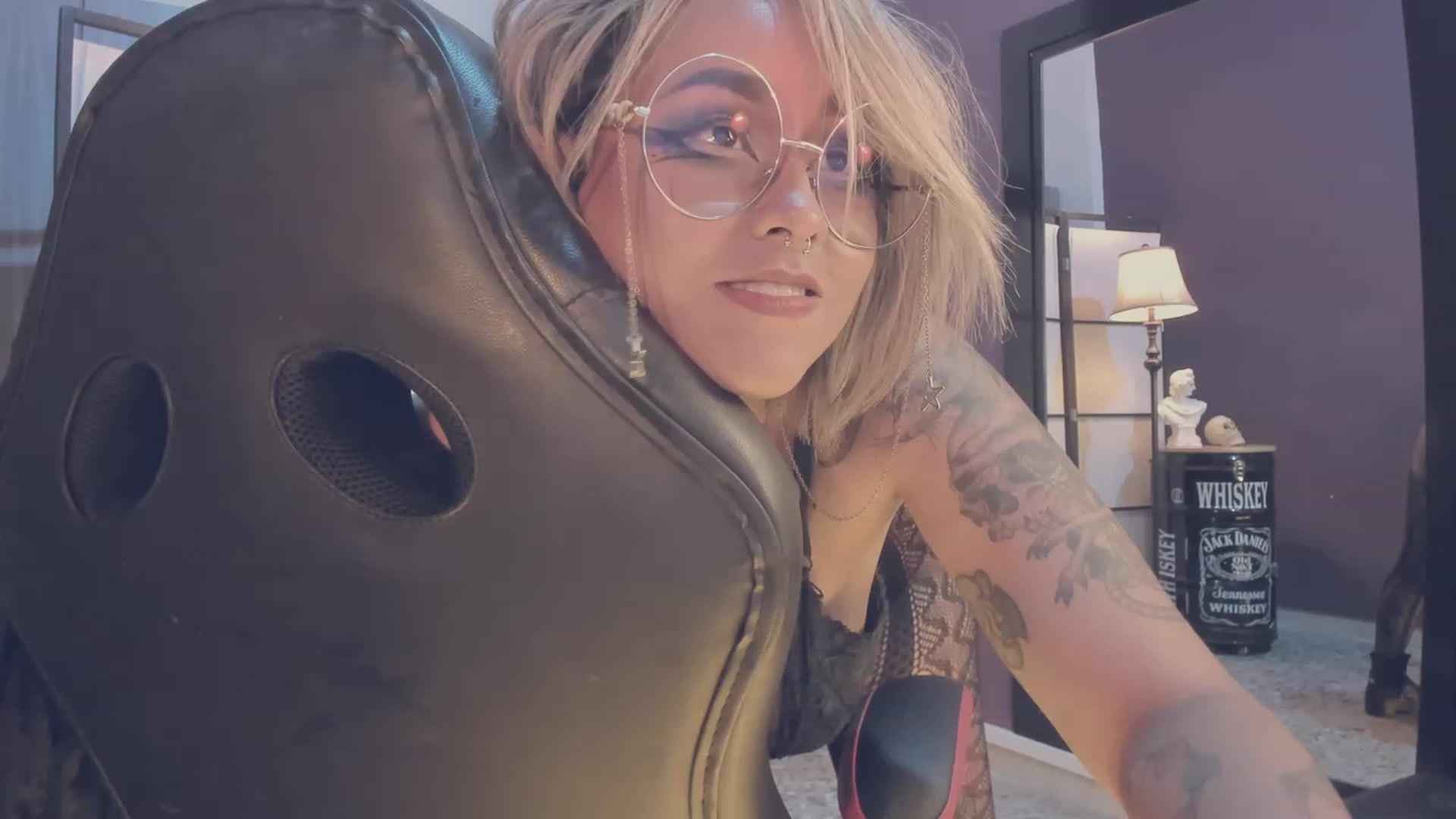 Gallery image thumbnail from AbraxxysRadio's myfreecams stream on, 12/06/2023, 24:17 image 1 of 20