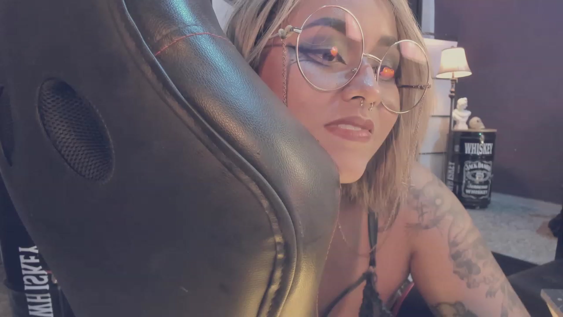 Gallery image thumbnail from AbraxxysRadio's myfreecams stream on, 12/06/2023, 24:17 image 8 of 20