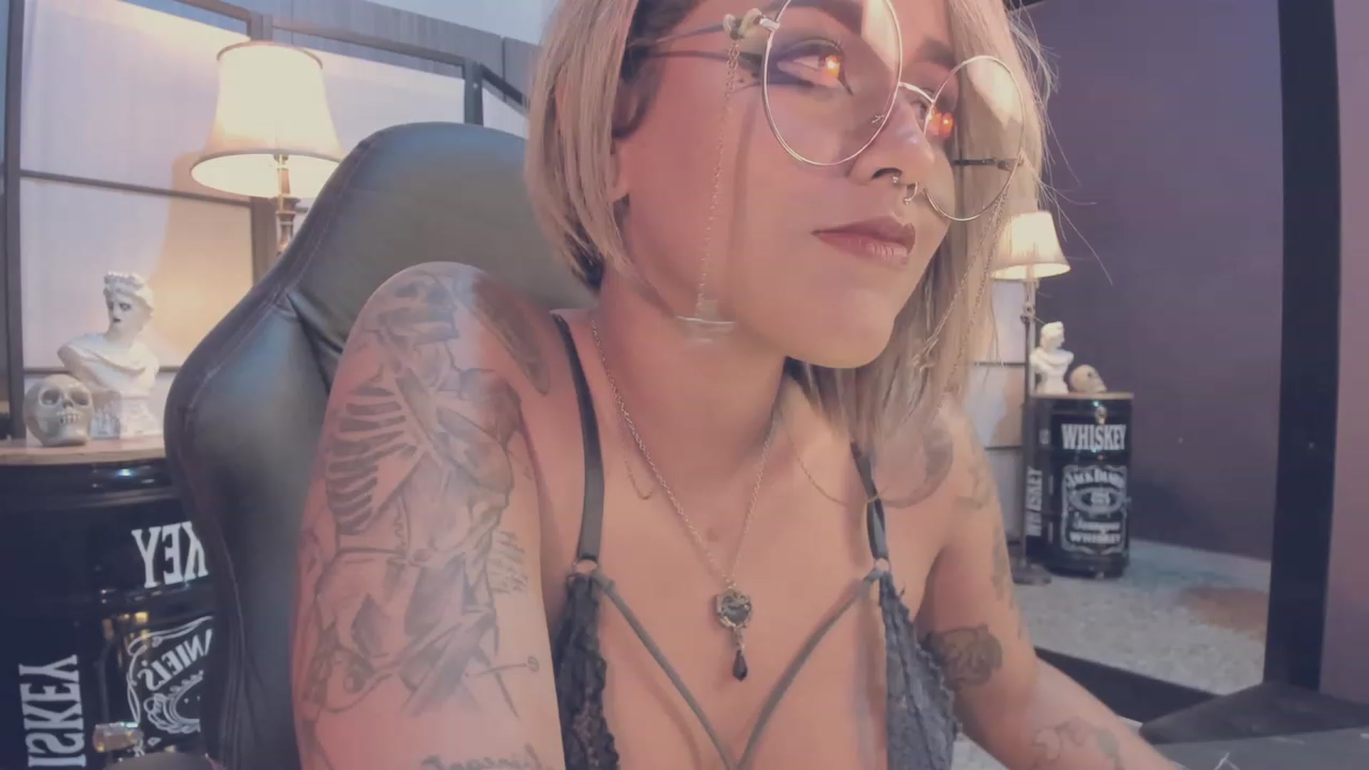 Gallery image thumbnail from AbraxxysRadio's myfreecams stream on, 12/06/2023, 01:10 image 17 of 20