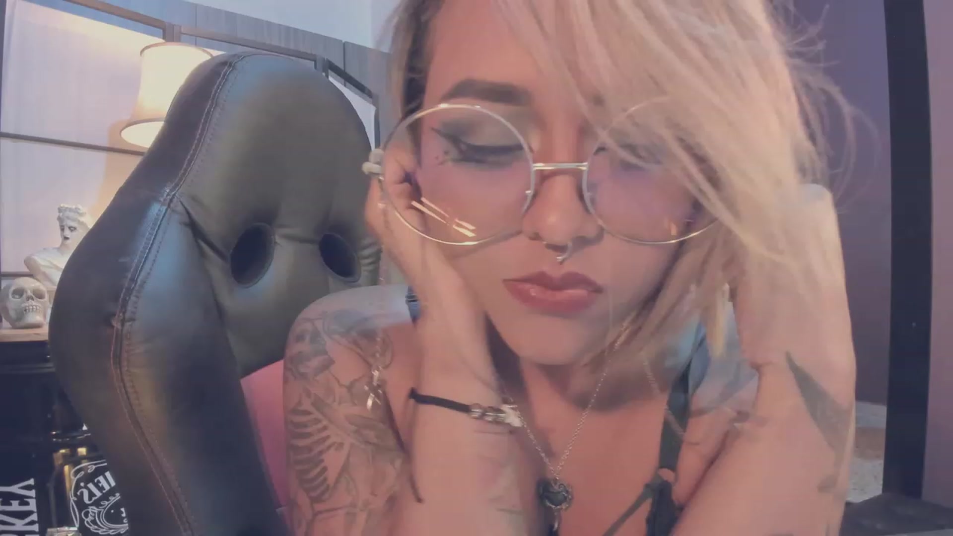 Gallery image thumbnail from AbraxxysRadio's myfreecams stream on, 12/06/2023, 01:10 image 10 of 20