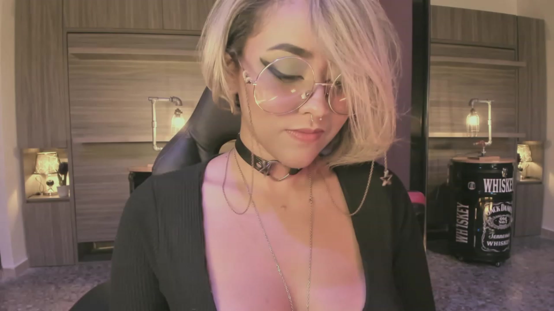 Gallery image thumbnail from AbraxxysRadio's myfreecams stream on, 12/07/2023, 22:11 image 11 of 20
