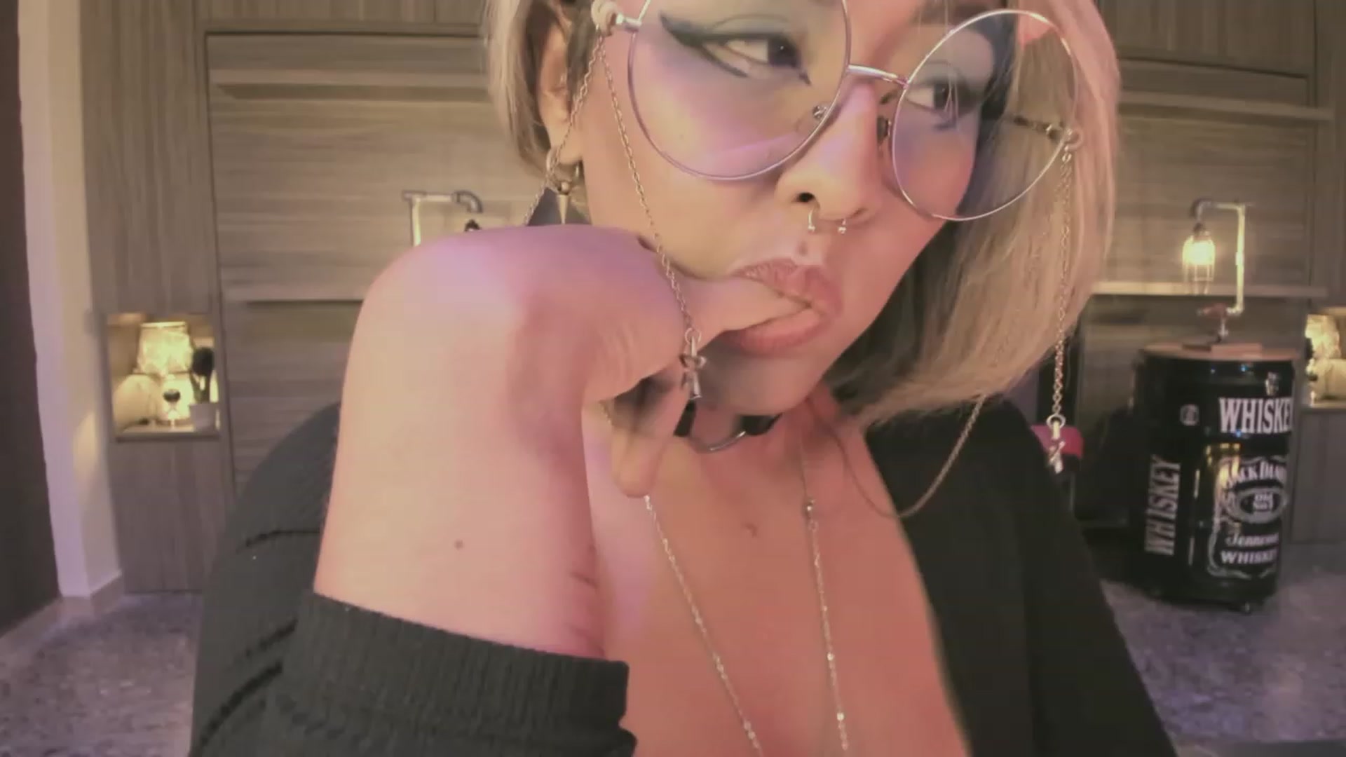 Gallery image thumbnail from AbraxxysRadio's myfreecams stream on, 12/07/2023, 22:11 image 13 of 20
