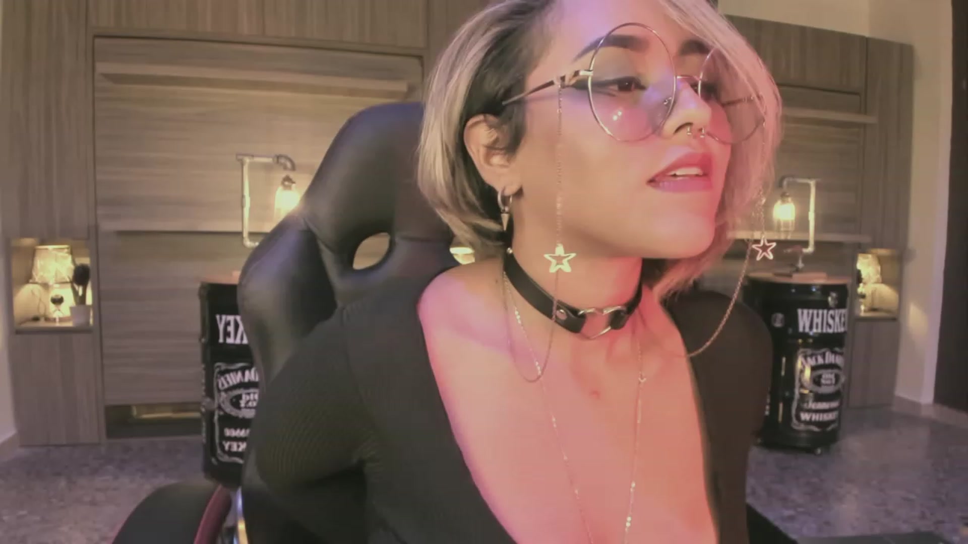 Gallery image thumbnail from AbraxxysRadio's myfreecams stream on, 12/08/2023, 24:10 image 5 of 20