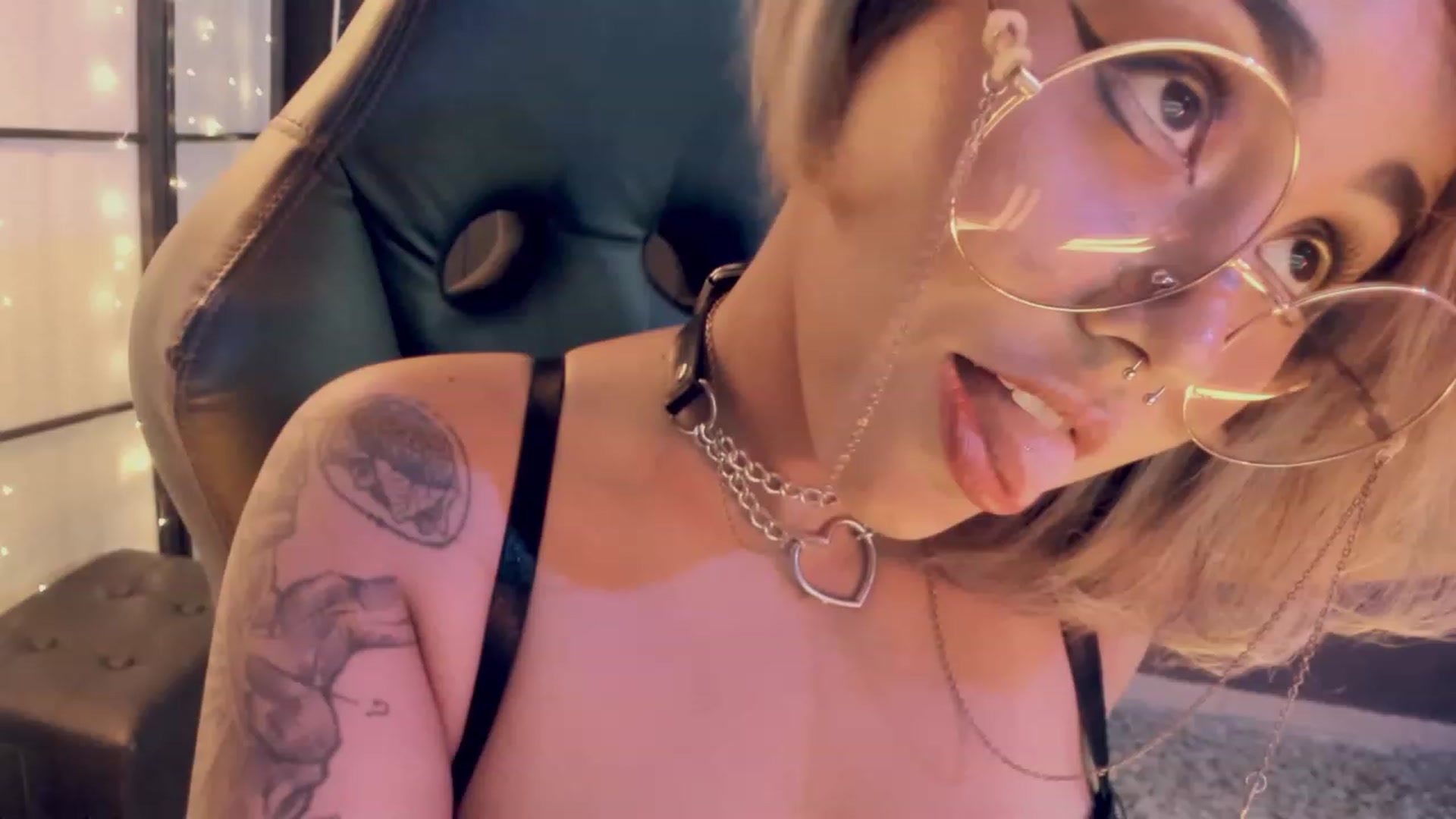 Gallery image thumbnail from AbraxxysRadio's myfreecams stream on, 12/13/2023, 02:05 image 7 of 20