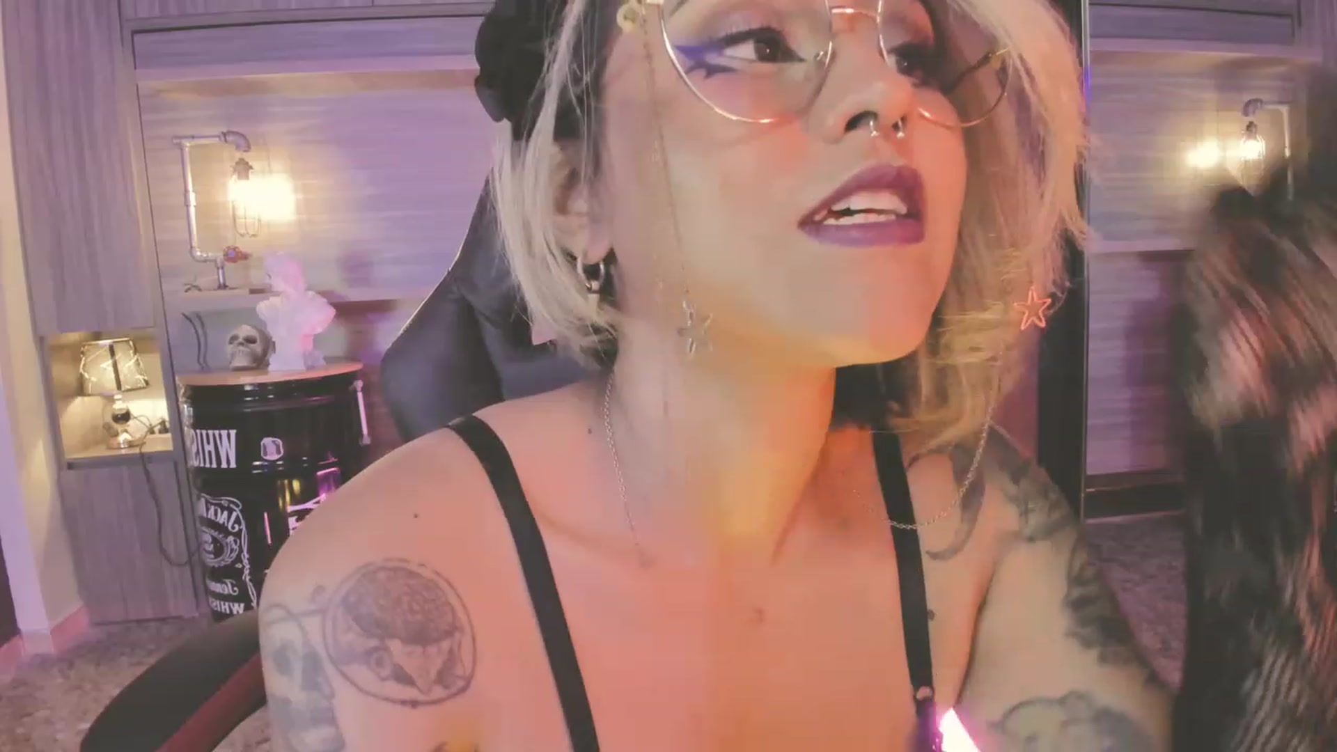 Gallery image thumbnail from AbraxxysRadio's myfreecams stream on, 12/13/2023, 23:36 image 5 of 20